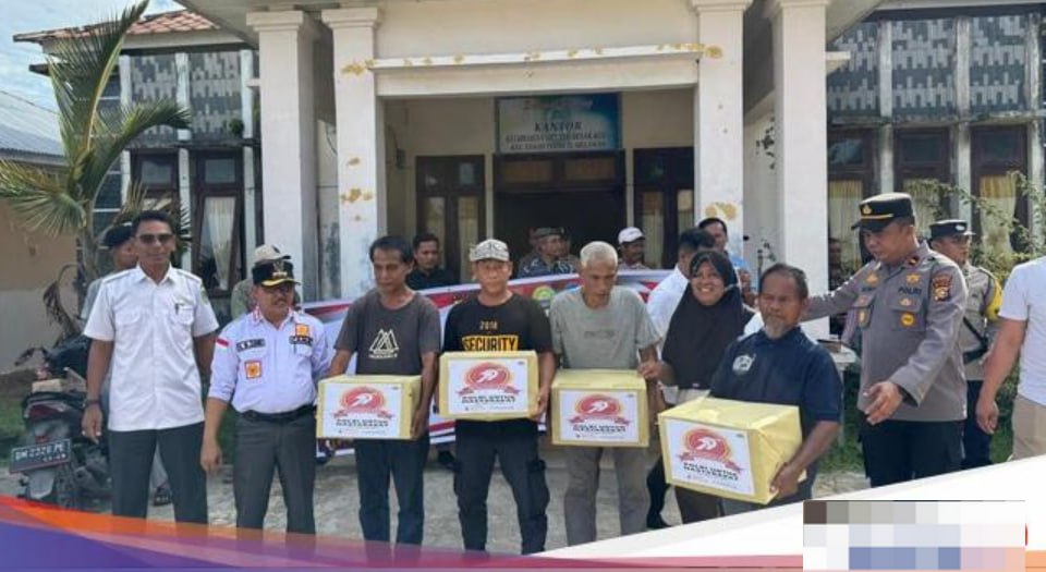 Polres Rohil Sosialisasikan Kampung Bebas Narkoba dan Bagikan Sembako